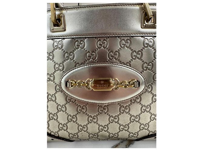 Bolsa Gucci em couro laminado dourado - vista 4