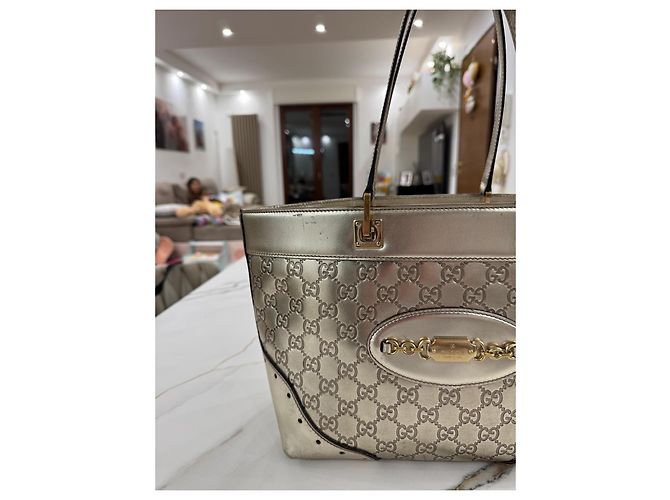 Bolsa Gucci em couro laminado dourado - vista 5