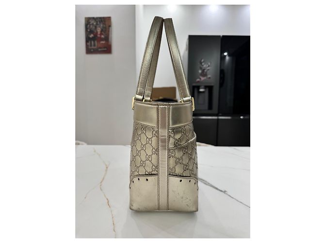 Bolsa Gucci em couro laminado dourado - vista 9