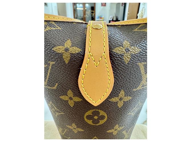 Borsa a tracolla Louis Vuitton fould me pouch Monogram Marrone Monogramma - vista 10