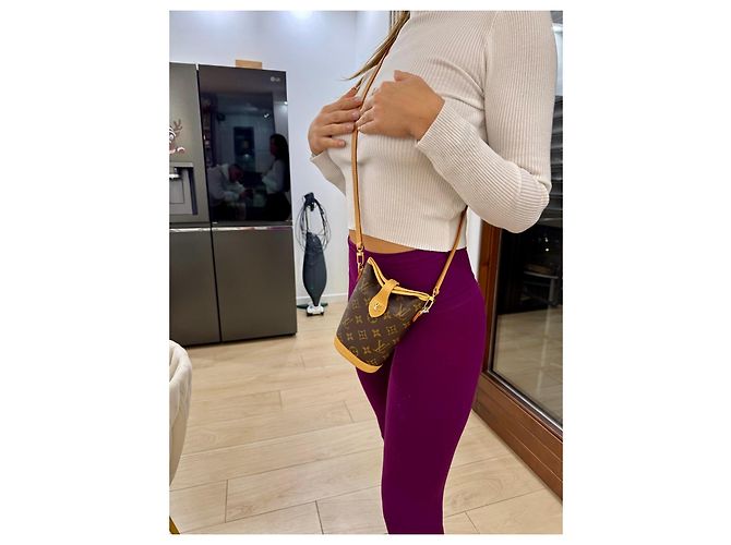Borsa a tracolla Louis Vuitton fould me pouch Monogram Marrone Monogramma - vista 18