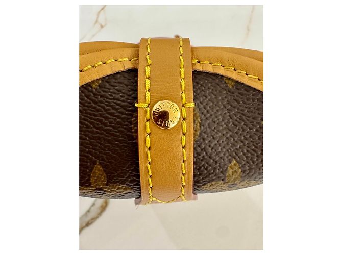Borsa a tracolla Louis Vuitton fould me pouch Monogram Marrone Monogramma - vista 8