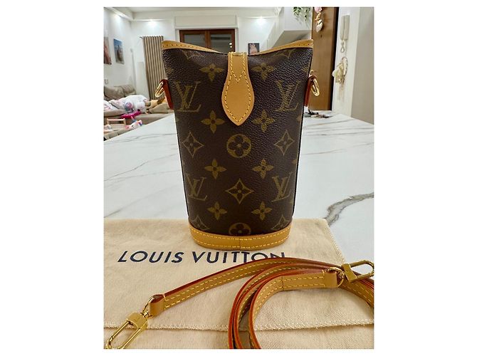 Borsa a tracolla Louis Vuitton fould me pouch Monogram Marrone Monogramma - vista 9