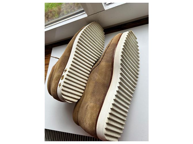 Scarpe basse in suede Louis Vuitton Damier Marrone Beige Cammello - vista 9