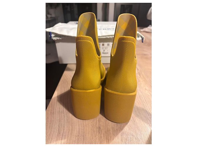 Yellow Burberry rubber boots - view 3