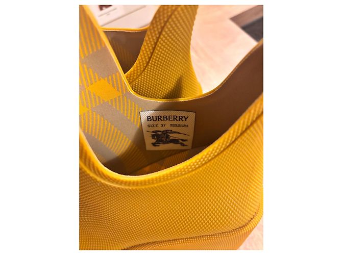 Yellow Burberry rubber boots - view 5