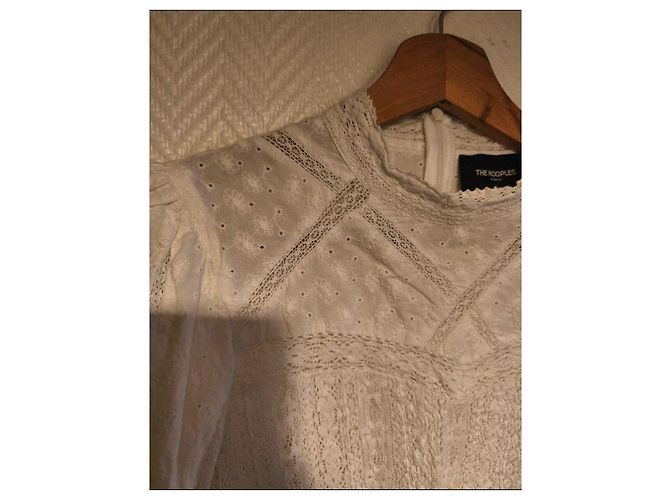 Blusa corta de encaje blanco The Kooples con bordado inglés - vista 3