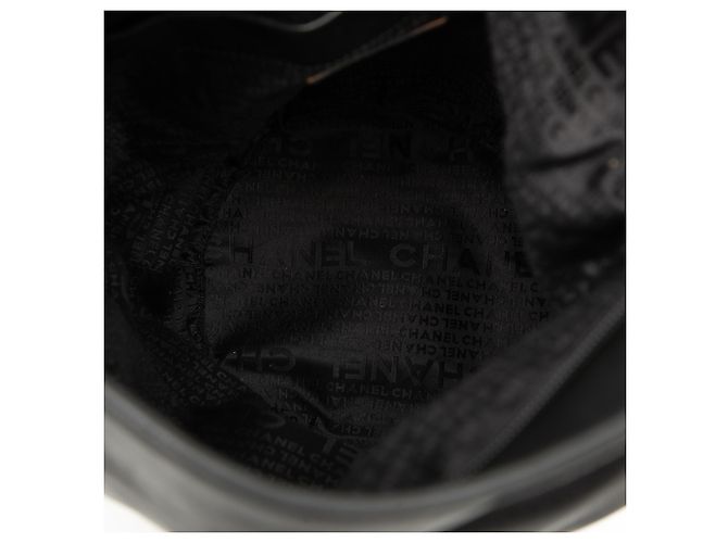 Borsa a secchiello in agnello nero CC di Chanel - vista 4