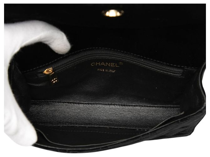 Bolso de hombro de terciopelo negro acolchado CC de Chanel - vista 4