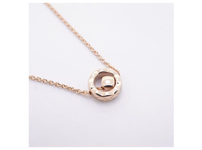 Bracciale Charm Coco Crush di Chanel - vista 2