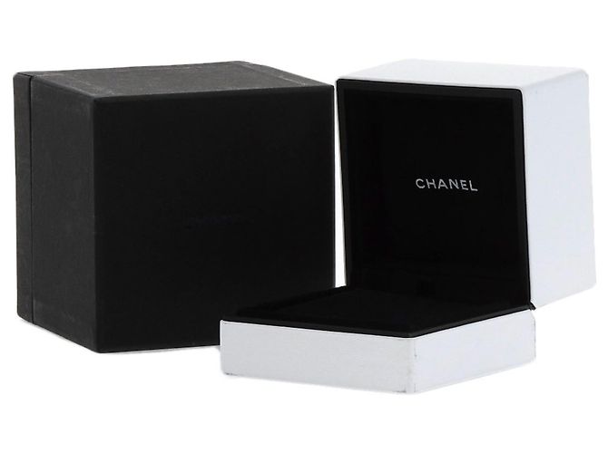 CHANEL Coco Crush Medium Ring in 18K White Gold - view 10