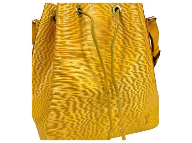 Noe Borsa a Spalla Petit Noé in Pelle Epi Louis Vuitton Giallo - vista 14