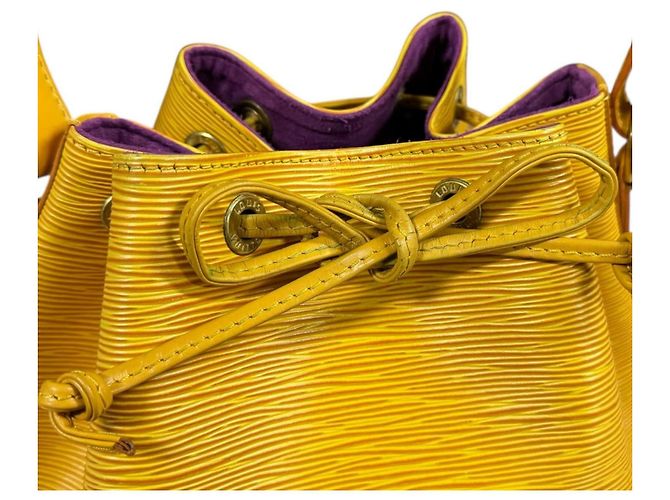 Noe Borsa a Spalla Petit Noé in Pelle Epi Louis Vuitton Giallo - vista 15