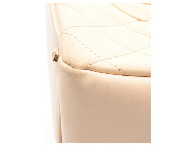 Borsa a Spalla Chanel Matelassé in Pelle di Agnello Beige - vista 13