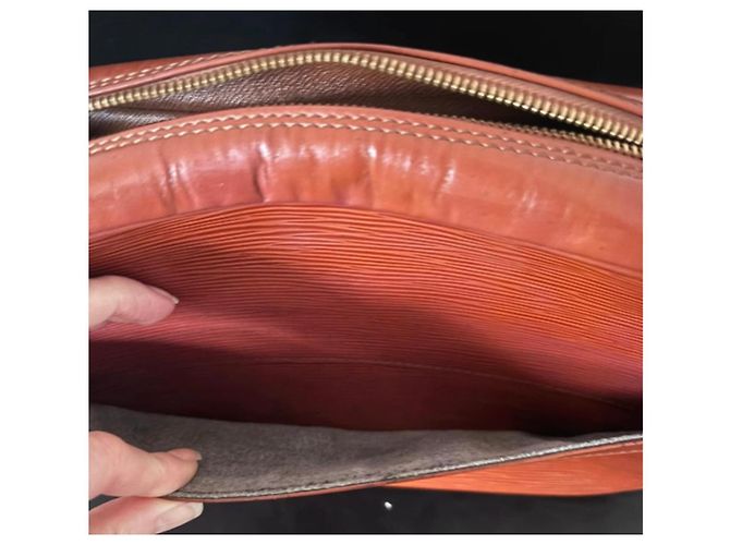 Borsa a Spalla Louis Vuitton Epi Pochette Trocadero 27 Rosso - vista 10