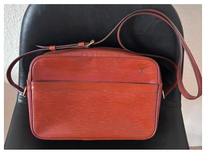 Borsa a Spalla Louis Vuitton Epi Pochette Trocadero 27 Rosso - vista 2