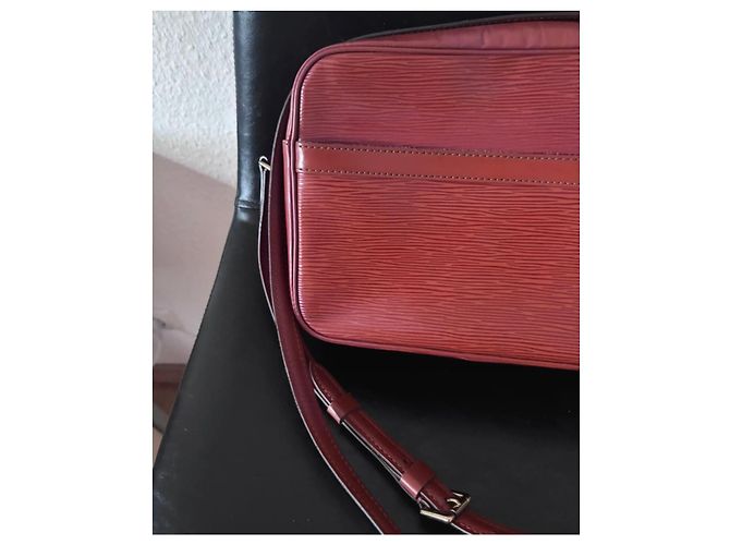 Borsa a Spalla Louis Vuitton Epi Pochette Trocadero 27 Rosso - vista 3