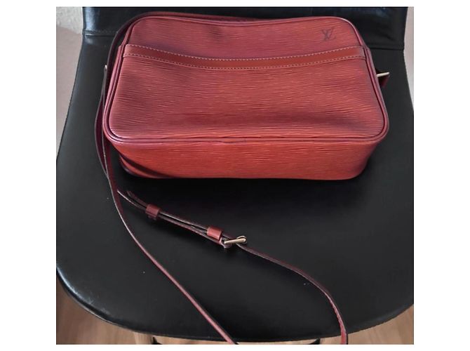 Borsa a Spalla Louis Vuitton Epi Pochette Trocadero 27 Rosso - vista 5
