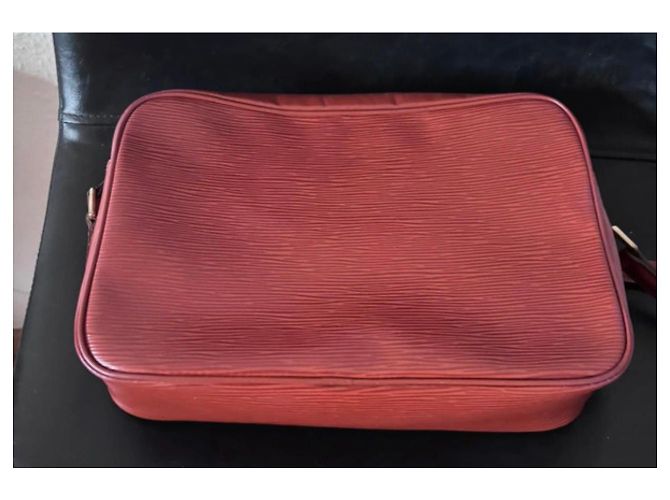 Borsa a Spalla Louis Vuitton Epi Pochette Trocadero 27 Rosso - vista 6
