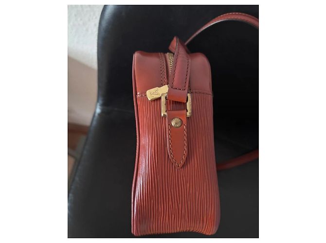 Borsa a Spalla Louis Vuitton Epi Pochette Trocadero 27 Rosso - vista 8