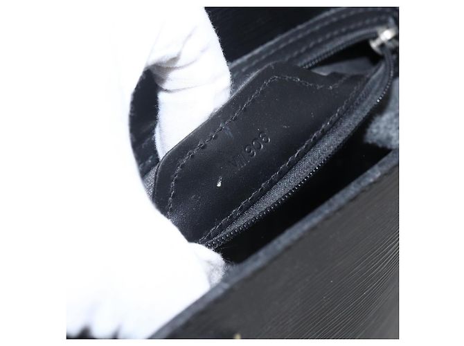 LOUIS VUITTON Sac Plat en Épi Noir M59082 LV Auth BA10662 - vue 12