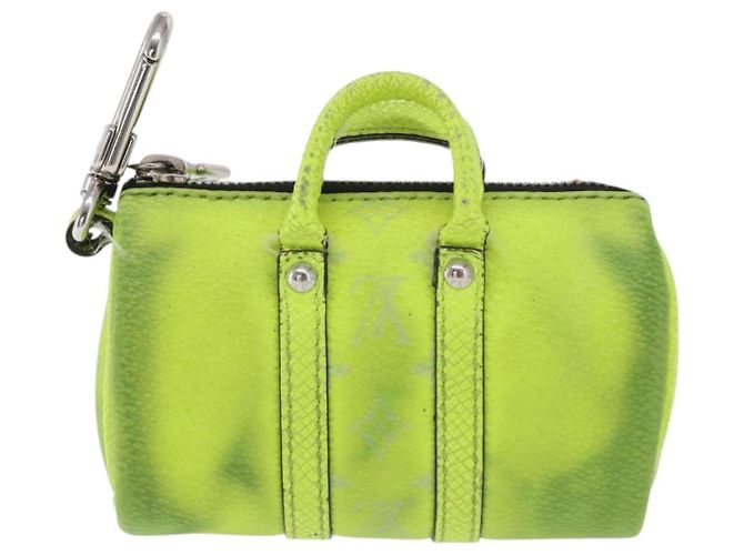 LOUIS VUITTON Taigalama Portachiavi Mini Keepall Charm Giallo M01048 Auth 171192 - vista 13