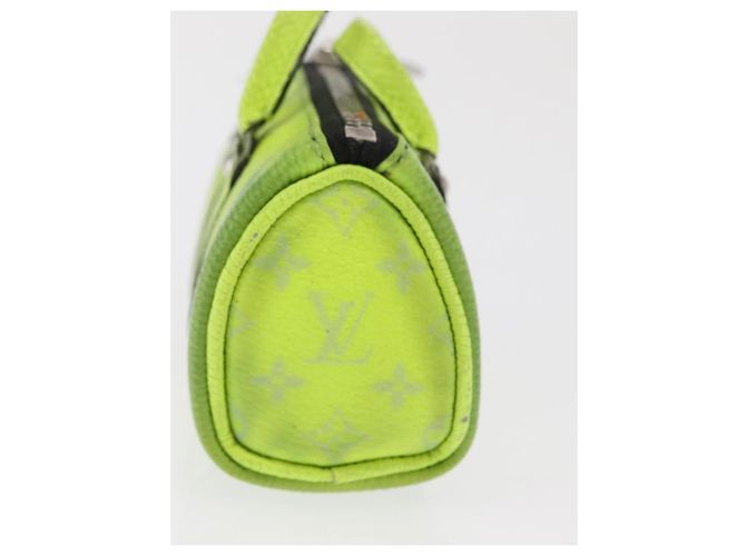 LOUIS VUITTON Taigalama Portachiavi Mini Keepall Charm Giallo M01048 Auth 171192 - vista 3