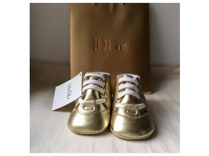 Chaussons Baby Dior en cuir doré Taille 18 - vue 10