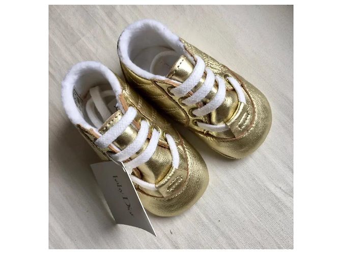 Chaussons Baby Dior en cuir doré Taille 18 - vue 2