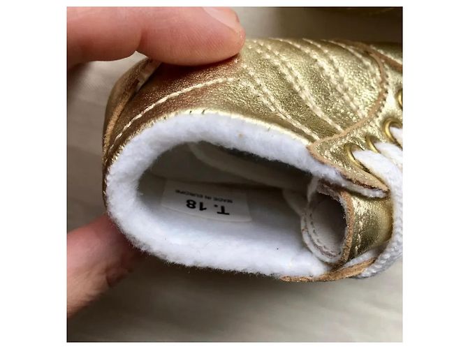 Chaussons Baby Dior en cuir doré Taille 18 - vue 8
