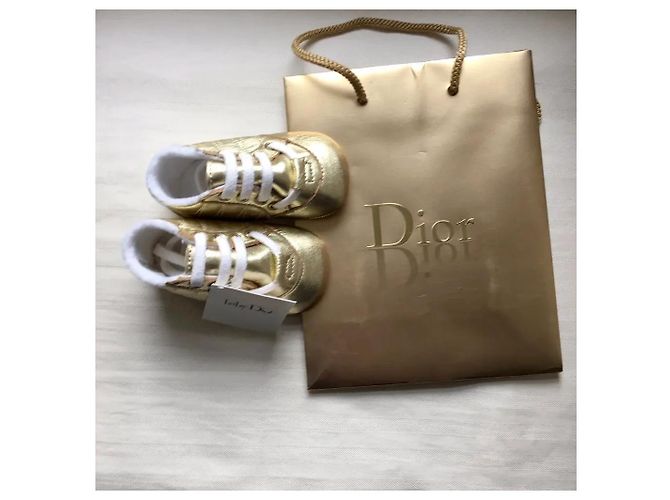 Chaussons Baby Dior en cuir doré Taille 18 - vue 9