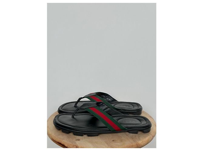 Sandálias Gucci de couro preto com faixa Web Vermelho Verde - vista 2