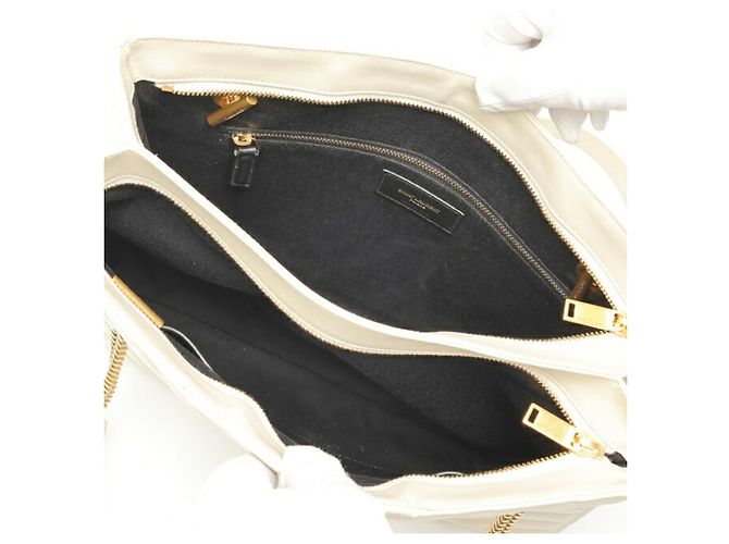 Saint Laurent Schultertasche aus elfenbeinfarbenem Leder mit Kette Roh - Ansicht 7