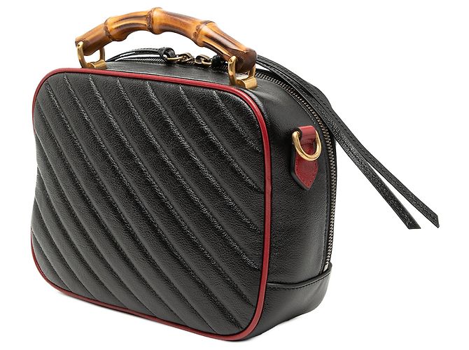 Bolsa de couro matelassé preto GG Marmont diagonal da Gucci com alças de bambu. - vista 2