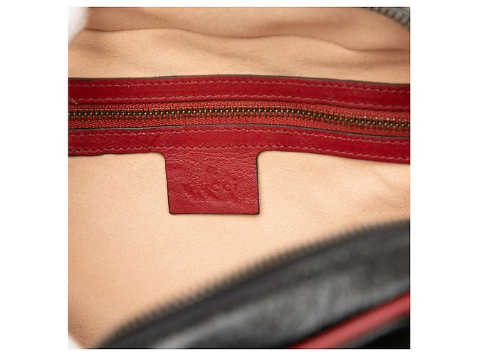 Bolsa de couro matelassé preto GG Marmont diagonal da Gucci com alças de bambu. - vista 5