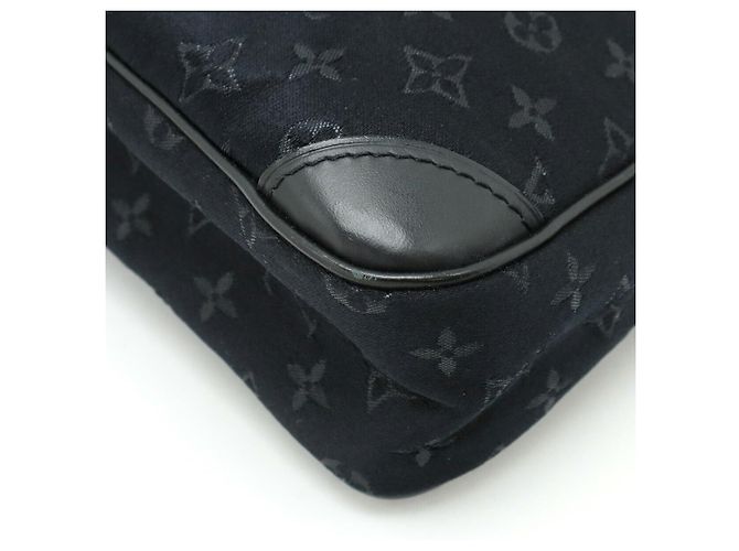 Pochette Little Boulogne en satin Monogram Louis Vuitton M92142 Noir - vue 3