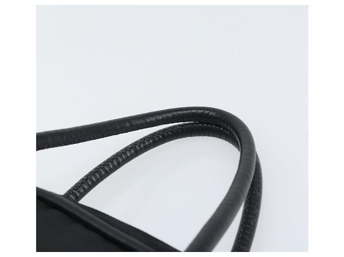 Céline Borsa a mano Celine Circle in nylon nero e oro Auth 168970 D'oro - vista 8