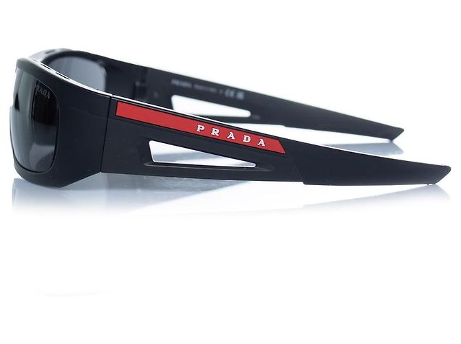 Gafas de sol Prada negras mate con logo rojo Negro - vista 3