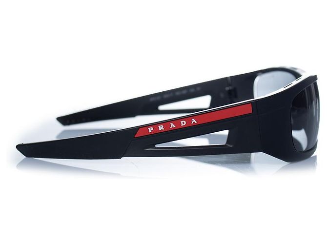 Gafas de sol Prada negras mate con logo rojo Negro - vista 5
