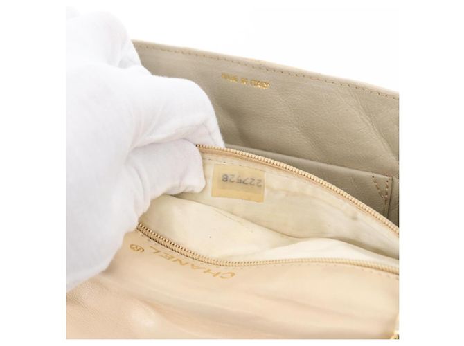 CHANEL Borsa a Spalla Matelassé in Pelle di Agnello Beige Oro CC Auth BA10672 D'oro - vista 11