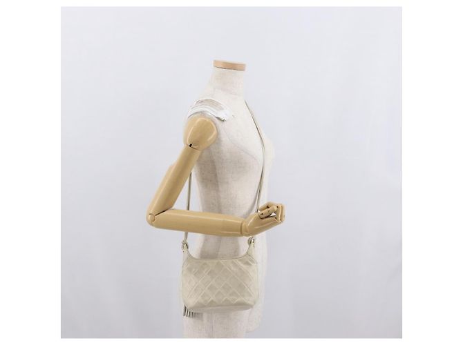 CHANEL Borsa a Spalla Matelassé in Pelle di Agnello Avorio Oro CC Auth 170897 D'oro Crudo - vista 24