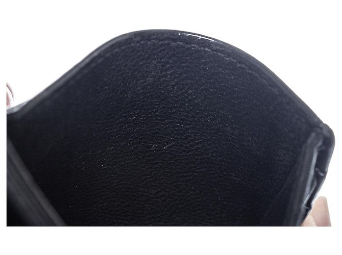 Gucci, schwarzer Leder-Kartenhalter mit geprägtem Monogramm - Ansicht 4