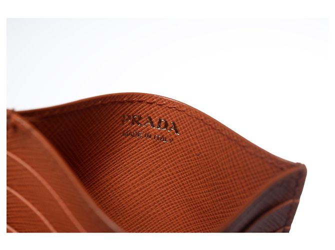 Prada, tarjetero de cuero saffiano en naranja - vista 3