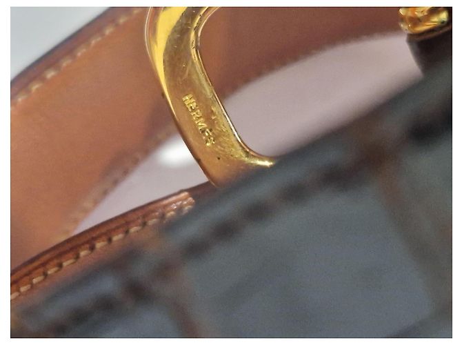 Cinto Hermès em couro de crocodilo marrom com acabamento dourado - vista 8