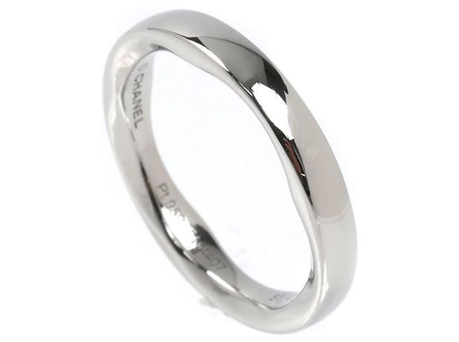 Anello della collezione Camelia in platino Pt950 di Chanel - vista 2
