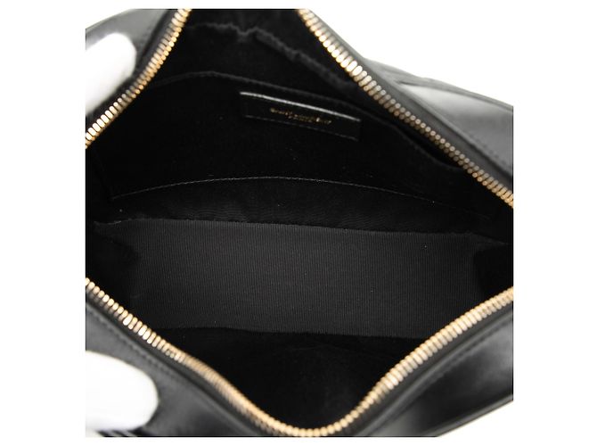 Bolsa de câmera Lou em couro matelassê preto com monograma Saint Laurent - vista 4