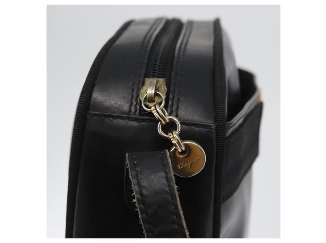 Borsa a Spalla Vala in Pelle Nera e Oro Salvatore Ferragamo Auth BA10794 Nero D'oro - vista 10