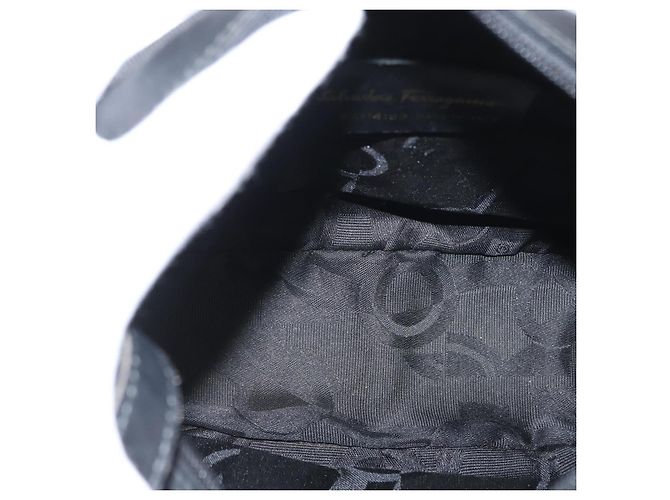 Borsa a Spalla Vala in Pelle Nera e Oro Salvatore Ferragamo Auth BA10794 Nero D'oro - vista 11