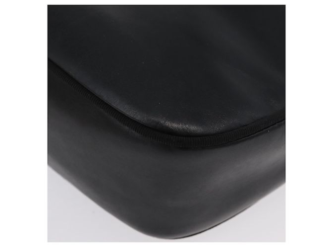 Borsa a Spalla Vala in Pelle Nera e Oro Salvatore Ferragamo Auth BA10794 Nero D'oro - vista 17