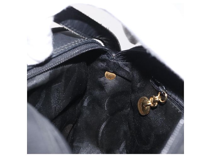 Borsa a Spalla Vala in Pelle Nera e Oro Salvatore Ferragamo Auth BA10794 Nero D'oro - vista 19